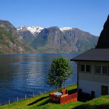 Visit 3* Undredal